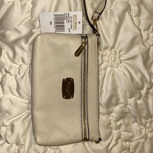 Michael kors wristlet NWT.
